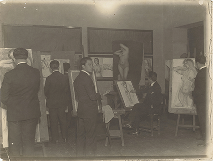Clase vespertina de dibujo en la Escuela Nacional de Bellas Artes