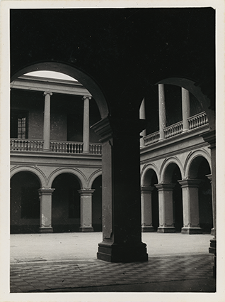 Patio de la antigua Biblioteca Nacional​