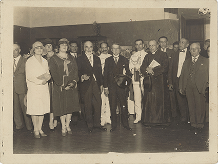 Daniel Hernández y Augusto B. Leguía en la exposición de la Escuela Nacional de Bellas Artes