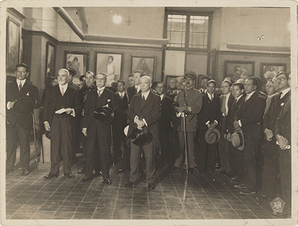 Daniel Hernández y Augusto B. Leguía en la exposición de la Escuela Nacional de Bellas Artes