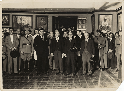 Daniel Hernández y Augusto B. Leguía en la exposición de la Escuela Nacional de Bellas Artes