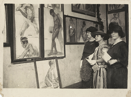 En la exposición oficial de la Escuela Nacional de Bellas Artes