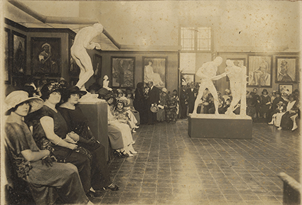 En la exposición oficial de la Escuela Nacional de Bellas Artes