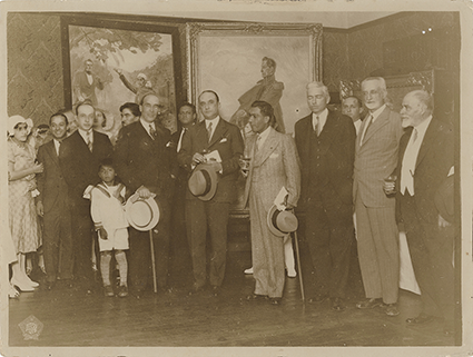 Daniel Hernández y Luis Sánchez Cerro en la exposición de la Escuela Nacional de Bellas Artes