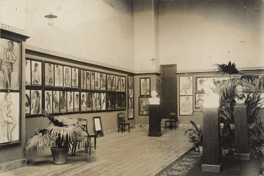 Gran salón de dibujo y escultura. Primera exposición oficial de la Escuela Nacional de Bellas Artes