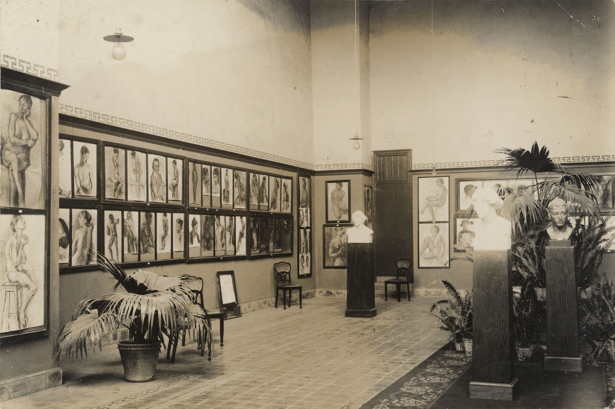 Gran salón de dibujo y escultura. Primera exposición oficial de la Escuela Nacional de Bellas Artes