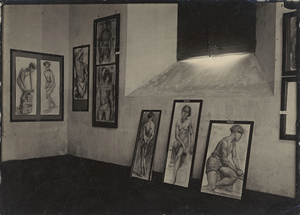 Sala de dibujos en la segunda exposición oficial de la Escuela Nacional de Bellas Artes