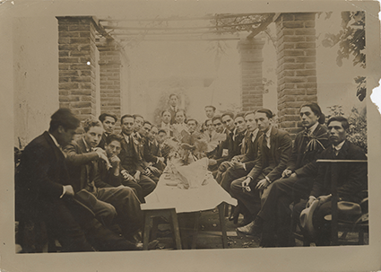 Reunión de alumnos en la Escuela Nacional de Bellas Artes