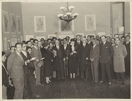 Daniel Hernández junto a Tsuguharu Foujita en una exposición artística
