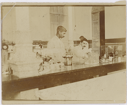 Carlos Morales Macedo en la Facultad de Medicina de la Universidad San Marcos