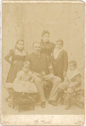 Carlos Morales Fernández y familia