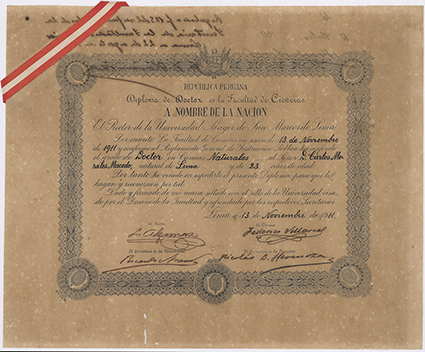 Diploma de doctor en Ciencias Naturales otorgado a Carlos Morales Macedo por la Facultad de Ciencias de la Universidad Nacional Mayor de San Marcos