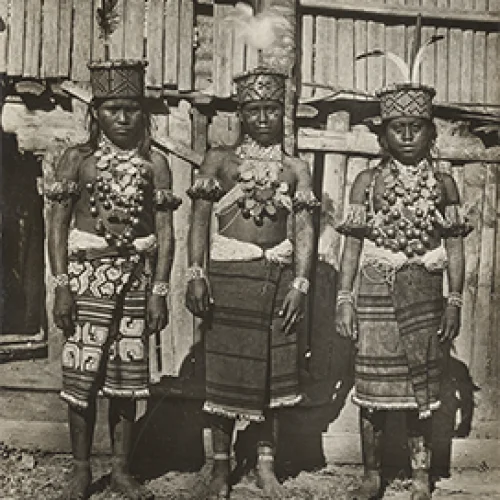 Urubamba. Piras en traje de novias