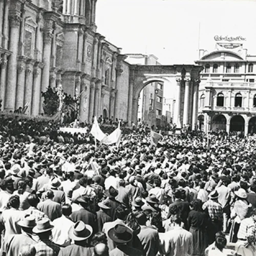 Manifestación en la Plaza de Armas de Arequipa