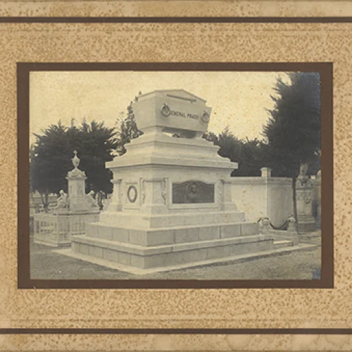 Mausoleo de Mariano I. Prado en el Cementerio General