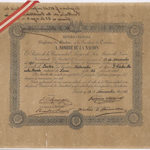 Diploma de doctor en Ciencias Naturales otorgado a Carlos Morales Macedo por la Facultad de Ciencias de la Universidad Nacional Mayor de San Marcos