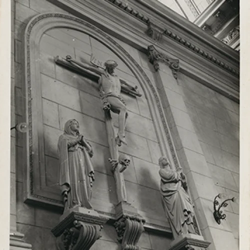 Cristo crucificado con la Virgen María y San Juan