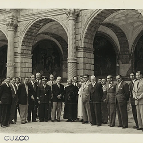Paul Bryan y William Teeling junto a una comitiva de diplomáticos extranjeros en el convento de Nuestra Señora de la Merced